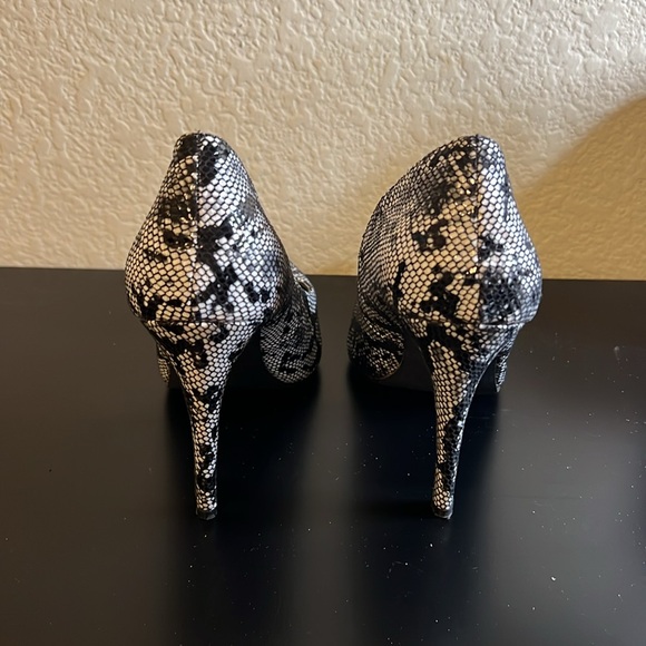 black and white heels - Picture 5 of 6